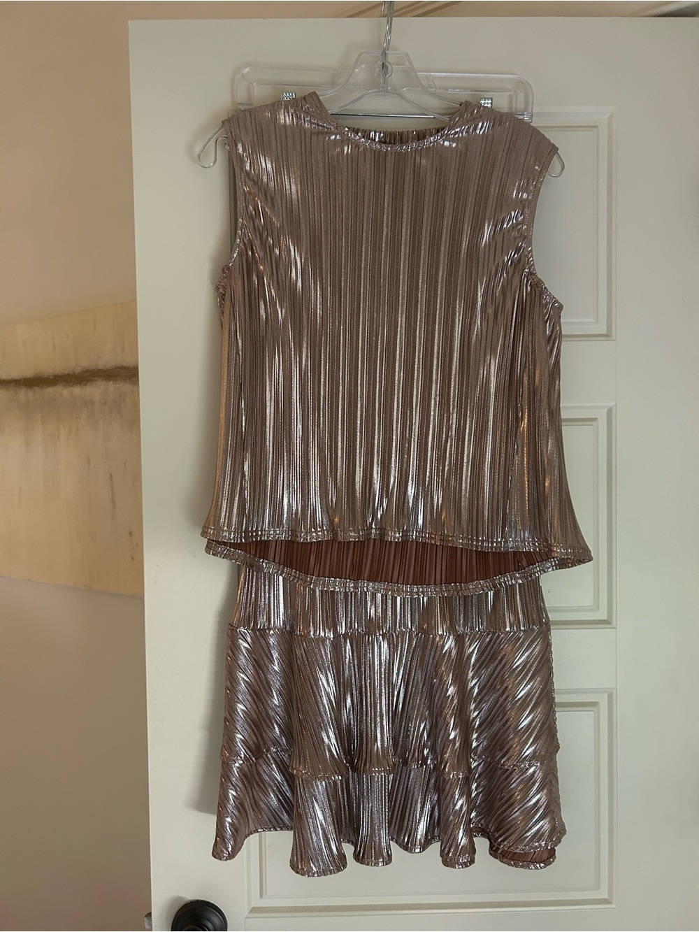 Metallic set